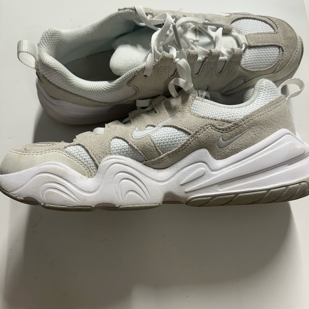 Nike White and Gray Sneakers - Picture 5 of 8